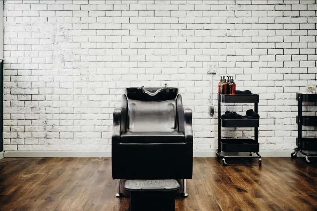 backwash barber shampoo chair and mobile carts in new barbershop business